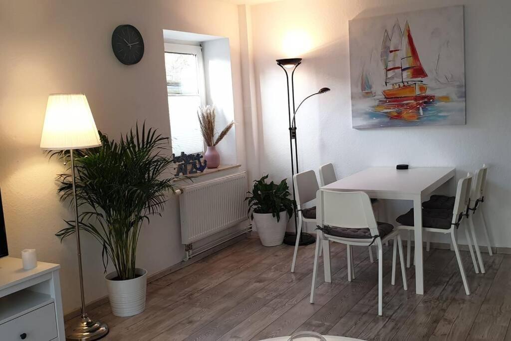 Charmante Haushaelfte Mit Garten Und Terrasse Flensburg Exterior photo